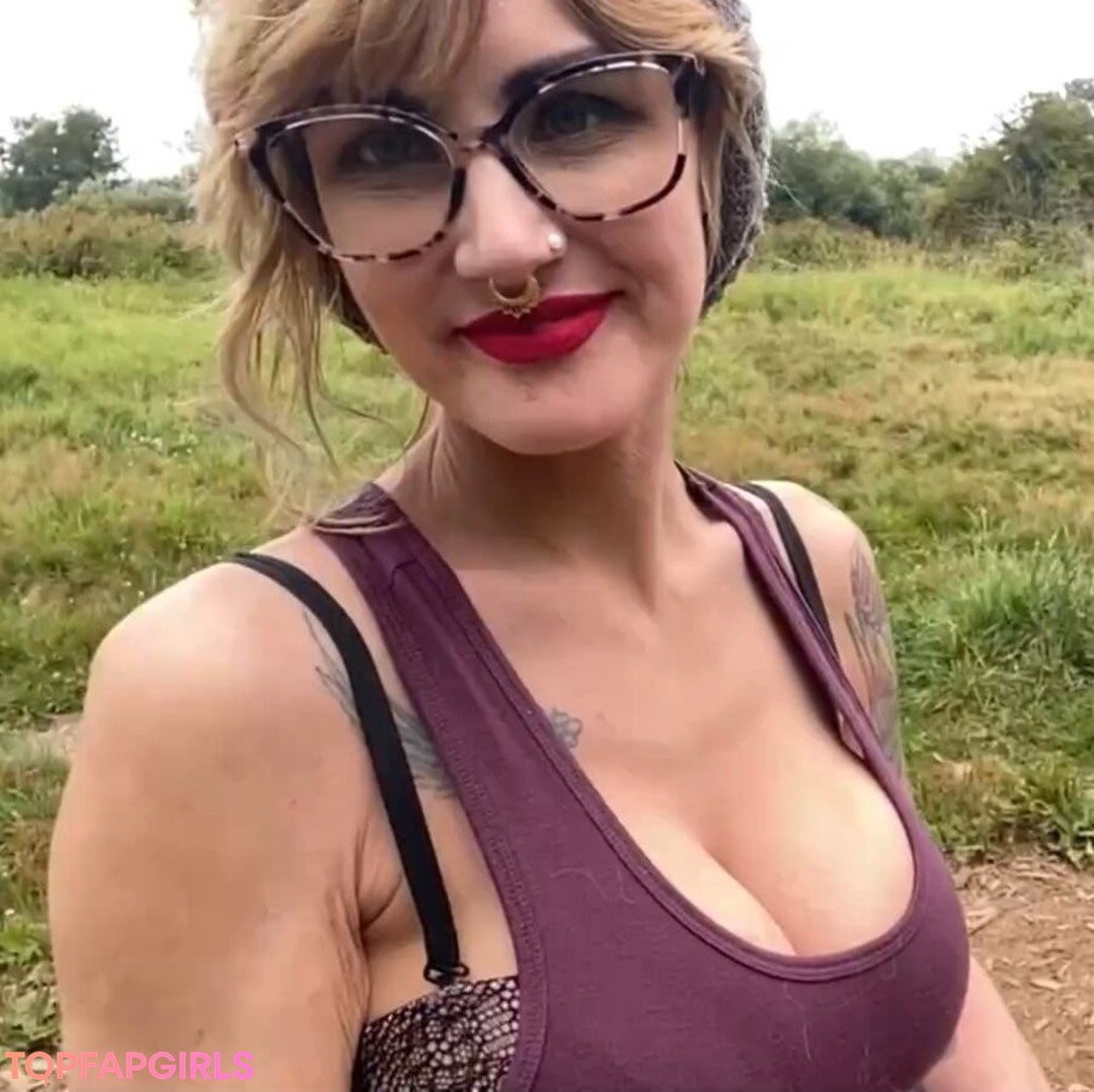 nude outdoor onlyfans beautiful image