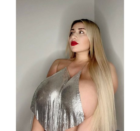 Nimsay hot actress img