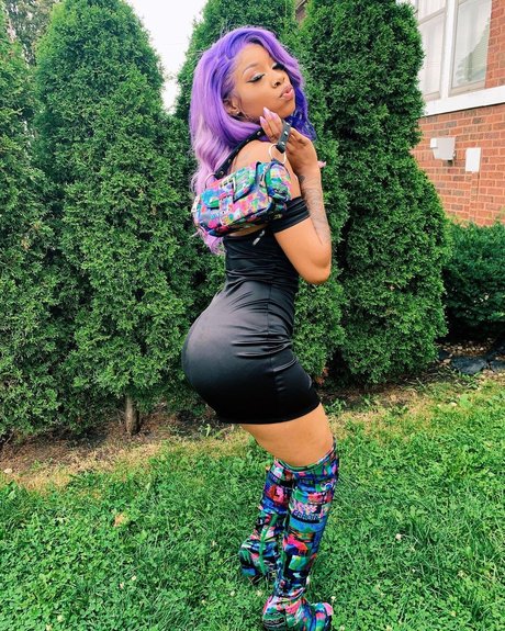 Lola and Moni top profile image