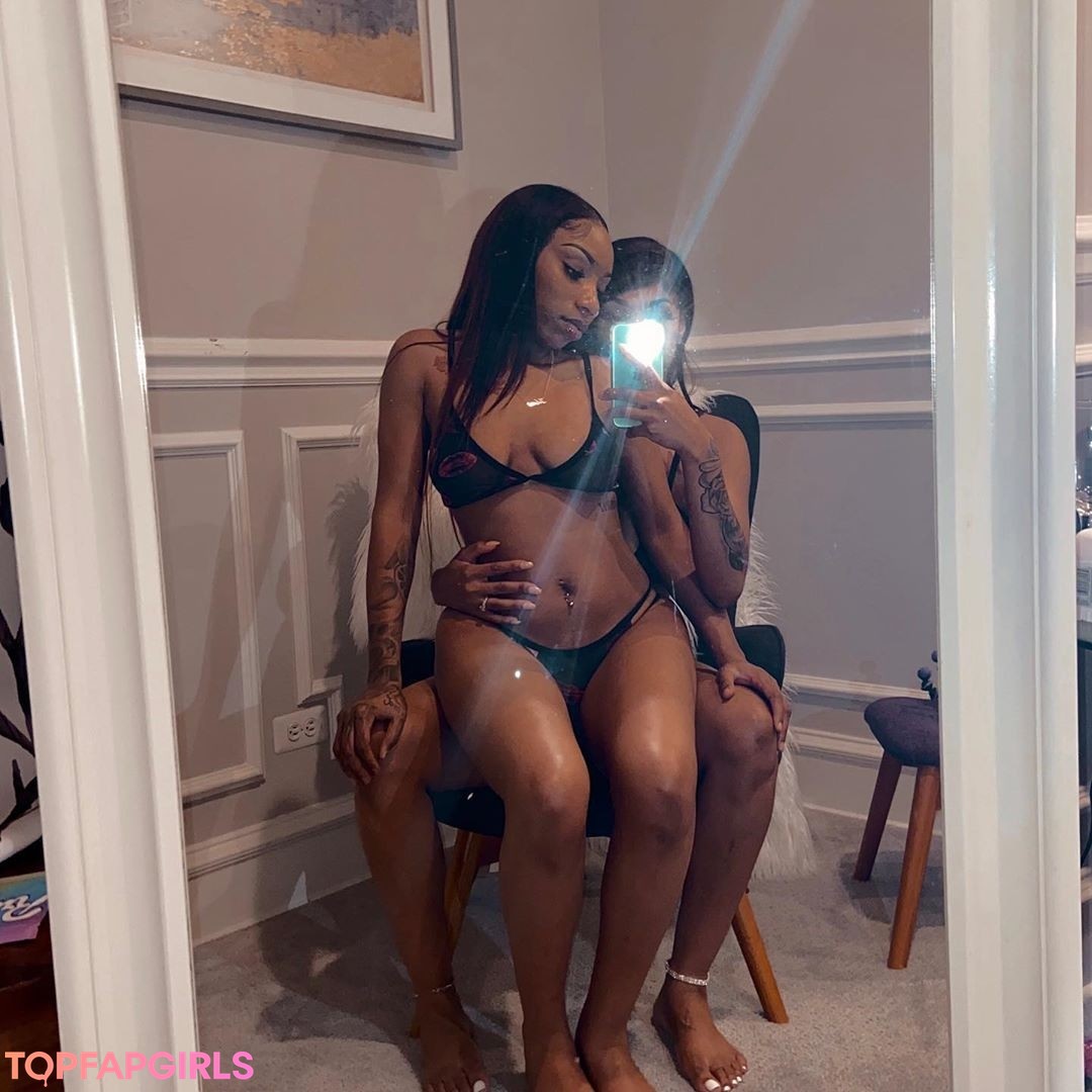 Lola and Moni hot actress gallery
