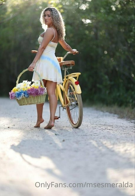 Msesmeralda model sexy img