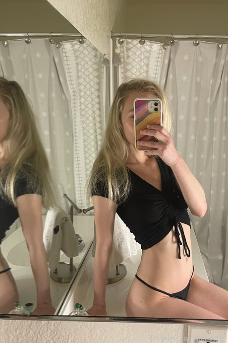 brunette petite onlyfans best photo