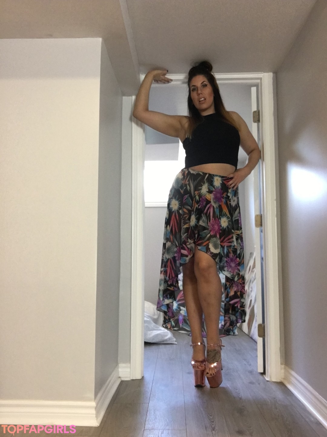 Tall Goddess Gia model sexy img