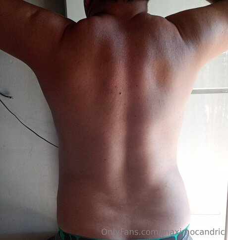 Maximocandric erotic model pic