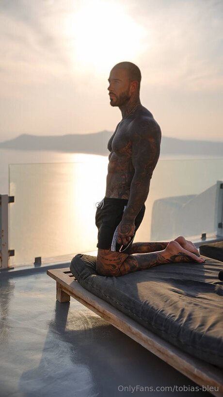 Tobias Bleu pretty pornstar img