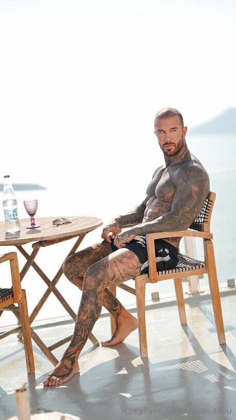 Tobias Bleu star nude pics