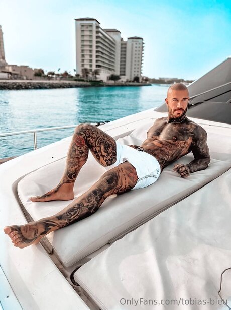 Tobias Bleu model sexy img