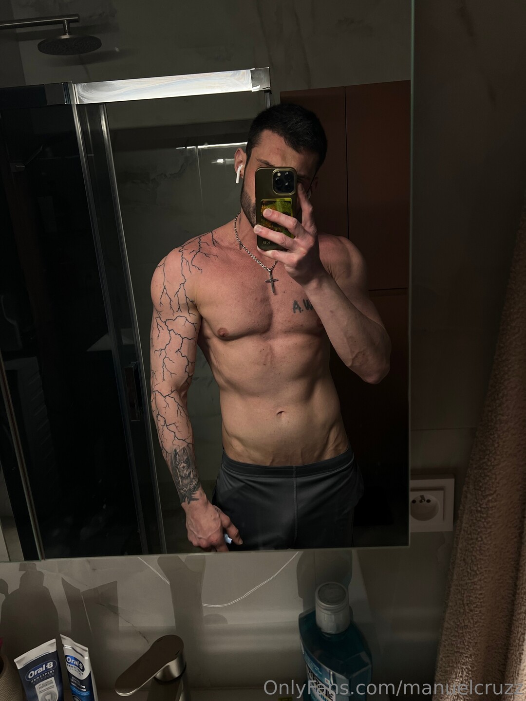 Manuelcruzz naked model pictures