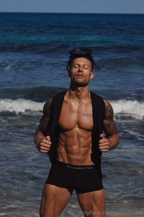 Mainzz nude model photos