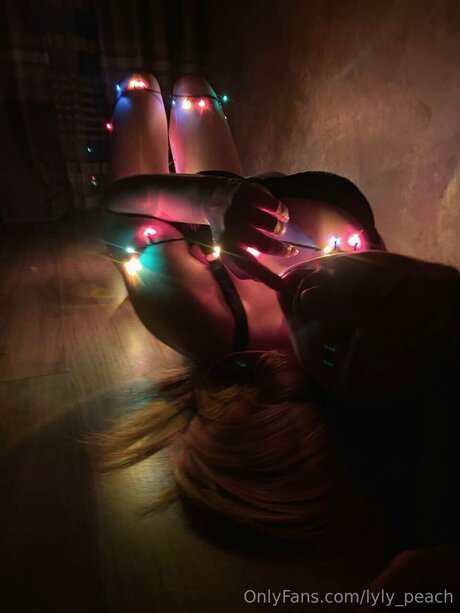 Lyly Peach model erotic img
