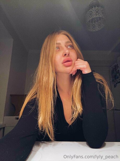 Lyly Peach high quality pornstar pics