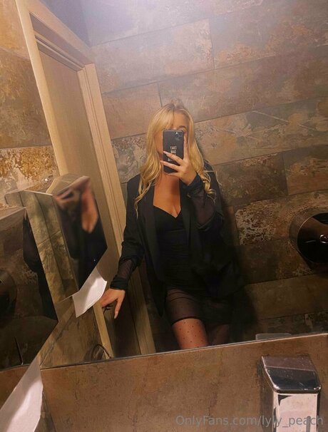 Lyly Peach xxx star images