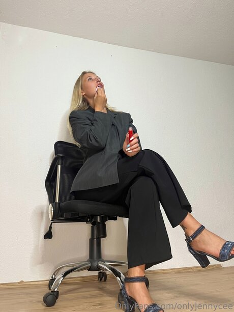 Onlyjennycee xxx actress archive