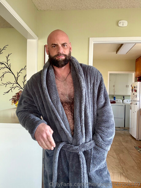 Therealgirthbrooks69 star high quality pics