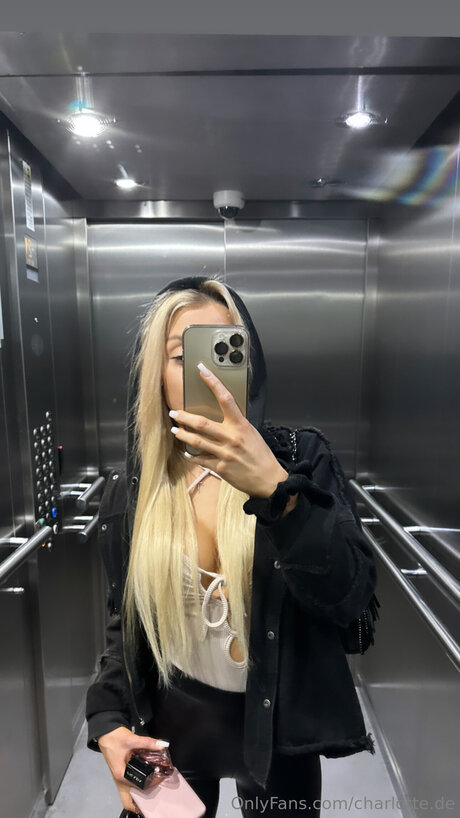 Charlotte De star top img