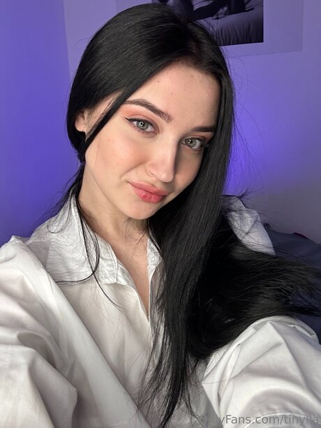 Tinylia top model img