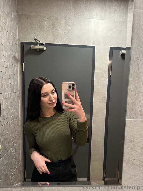 Tinylia high quality actress pics