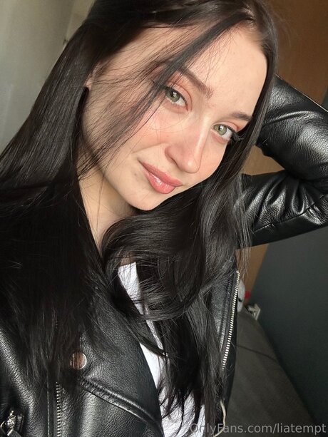 Tinylia sexy pornstar gallery