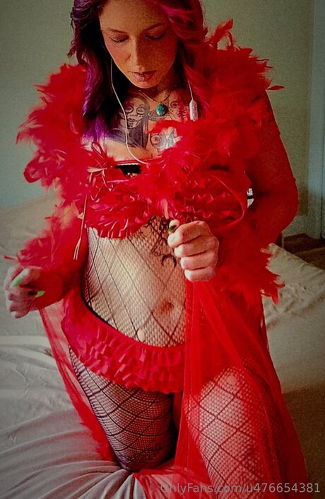 U476654381 model art photo