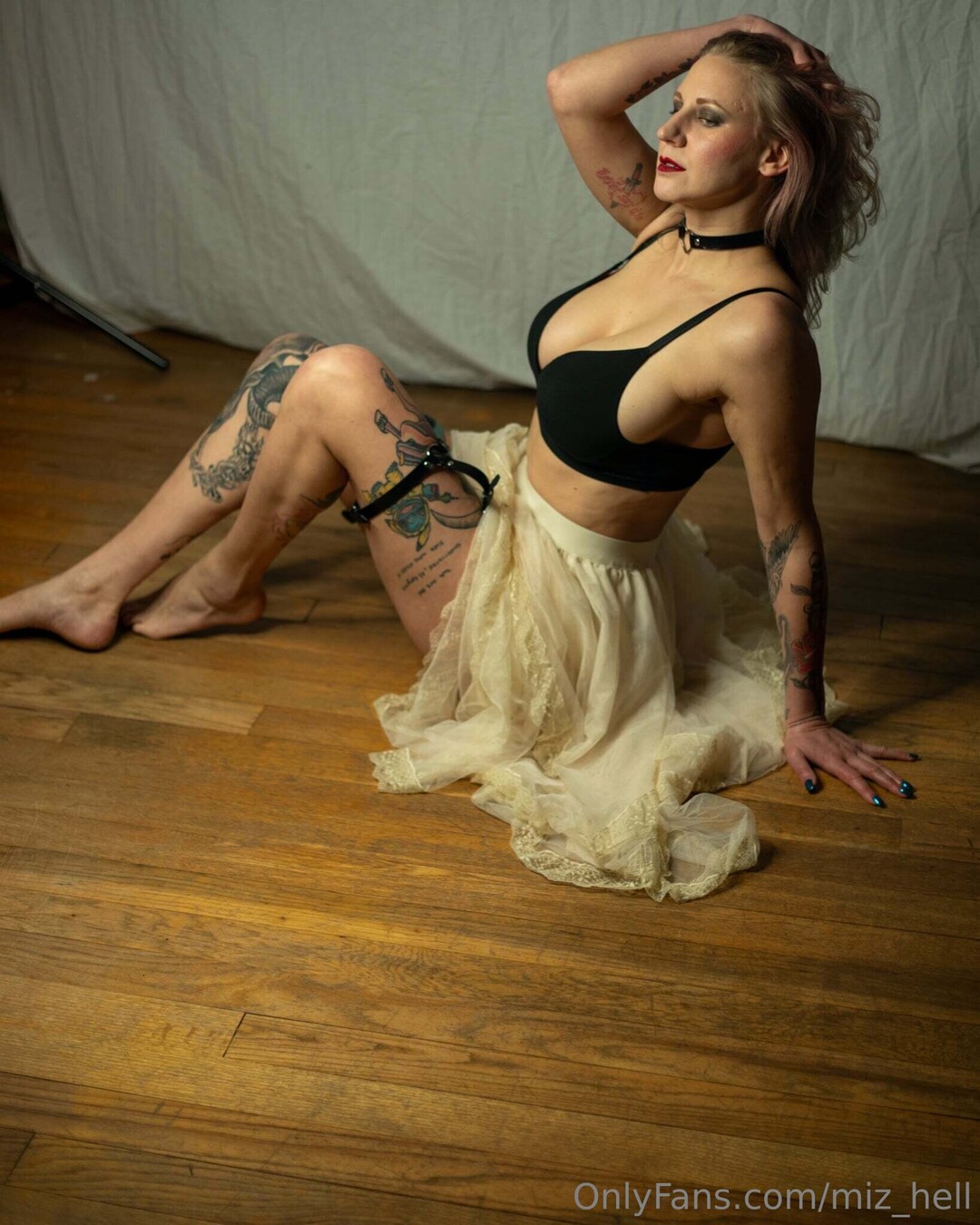 Miz Hell naked pornstar pics