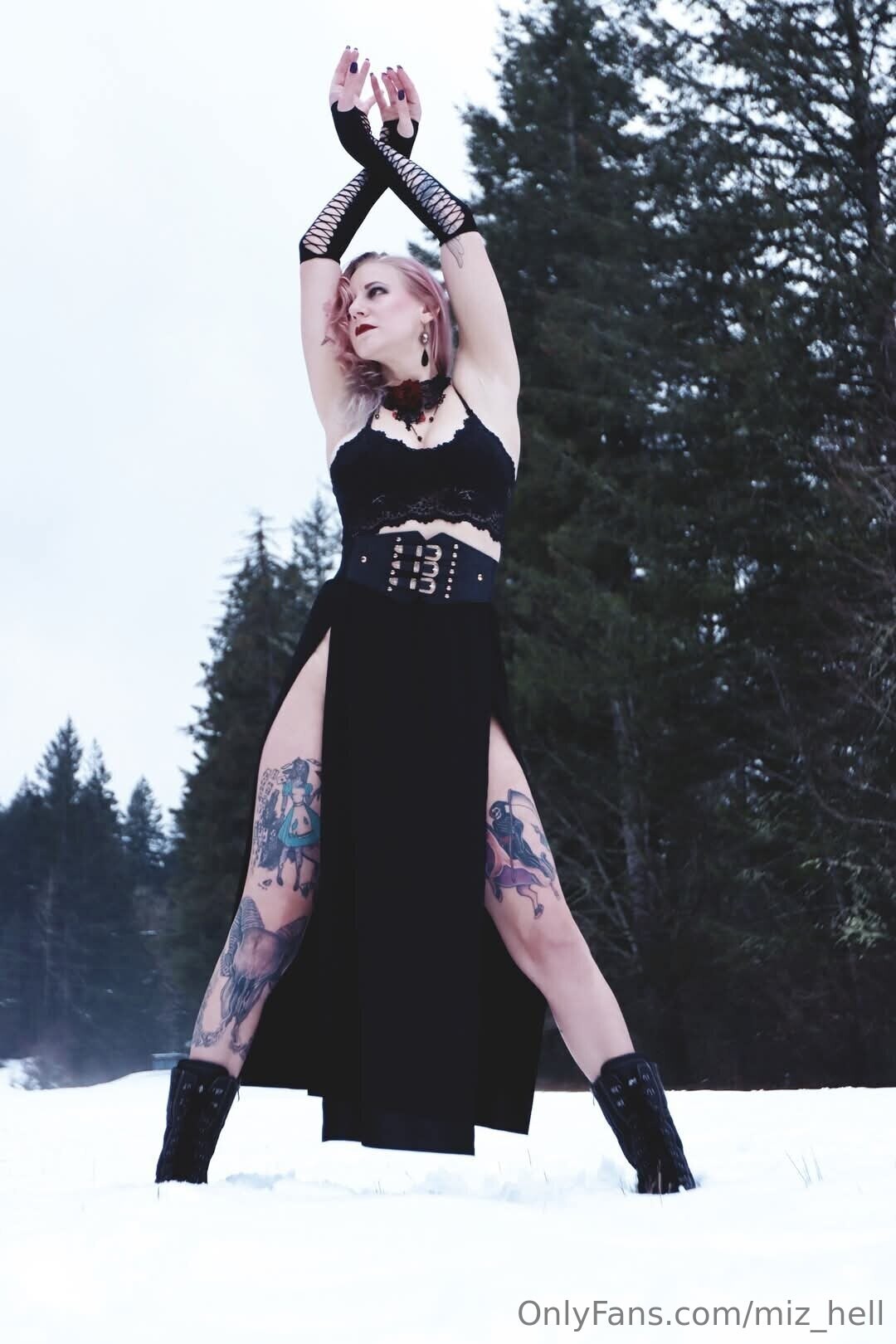 Miz Hell pretty model photo