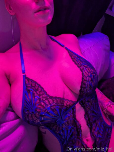 Miz Hell naked pornstar archive