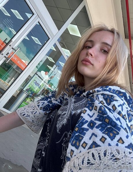 Polly Yangs model naked photos