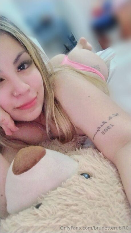 Brunetterubi70 top profile image