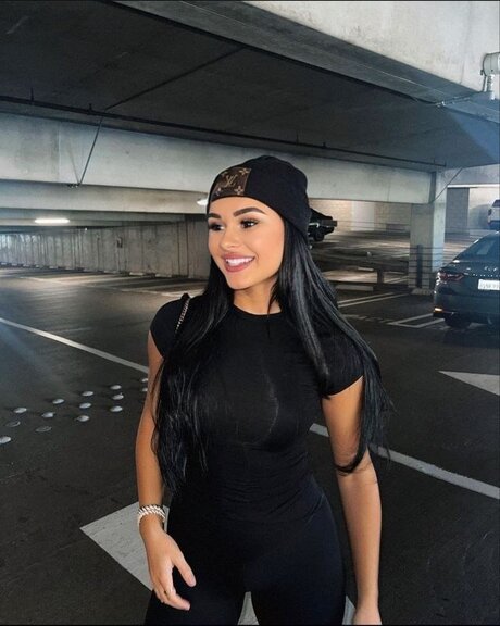 Abbyxxlove model nude pics