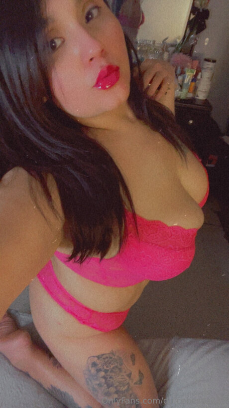 Dulcebesos233 adult actress image