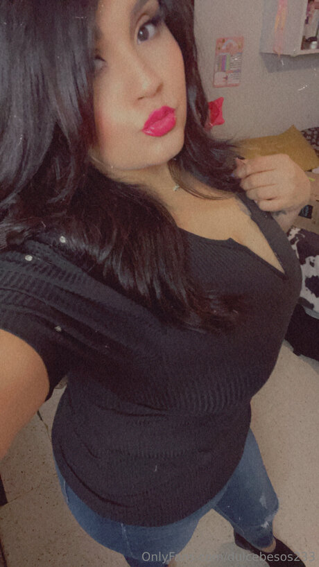 Dulcebesos233 porn model photos