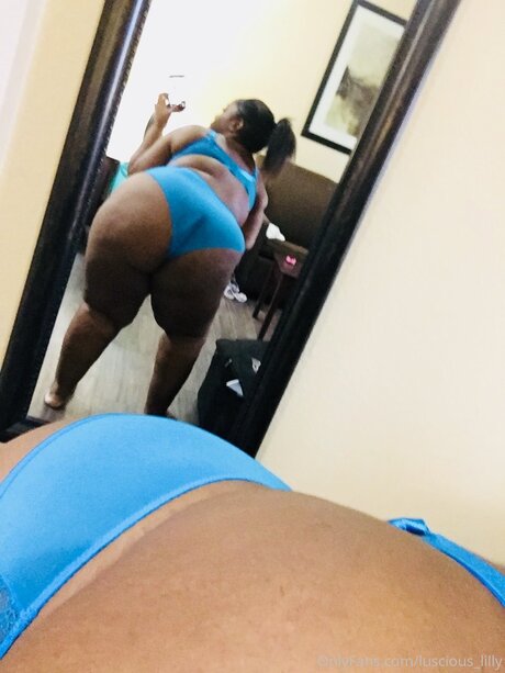 Luscious Lilly model nudes images