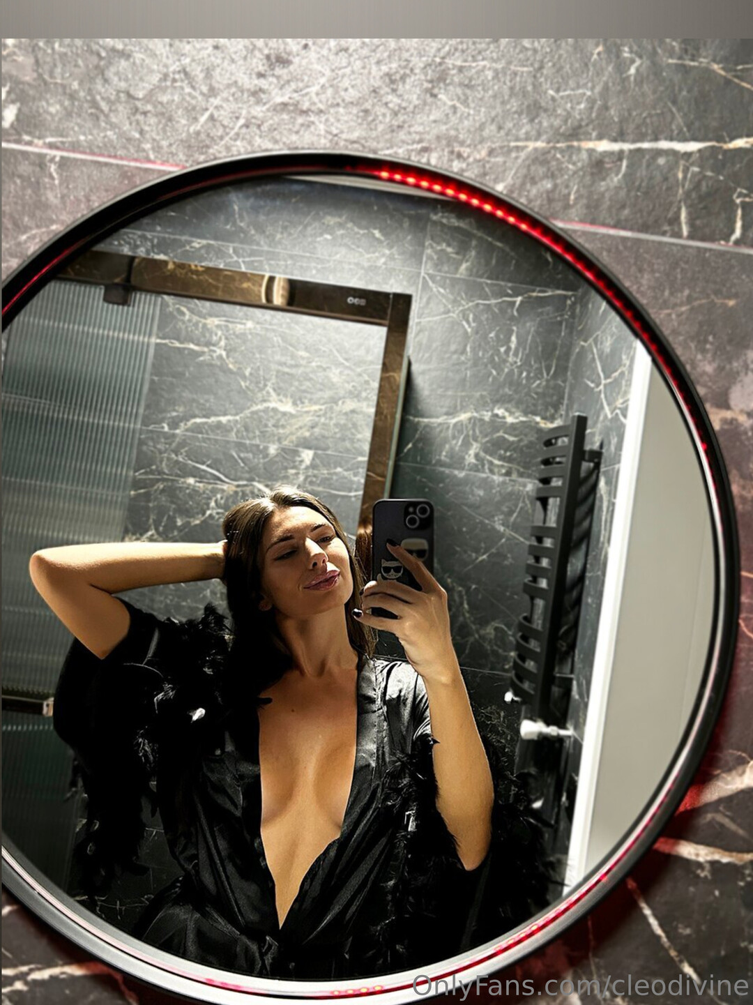 Cleodivine naked model pics