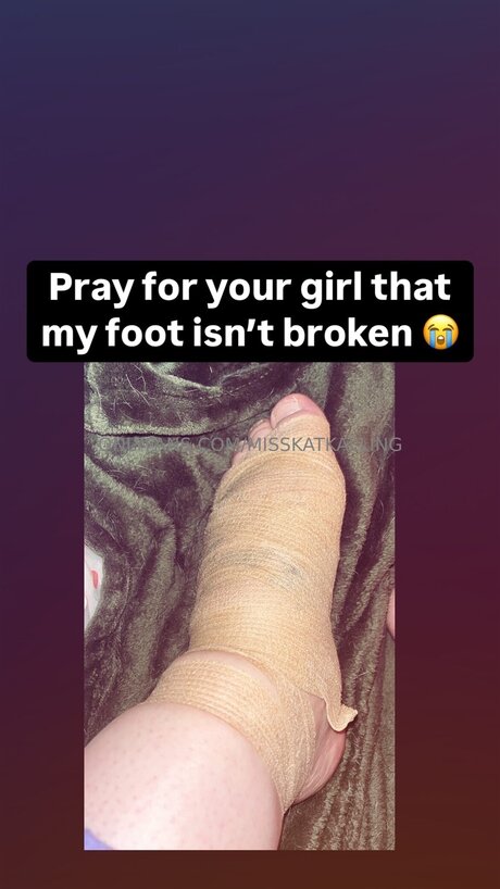 Misskatkalling porn model image