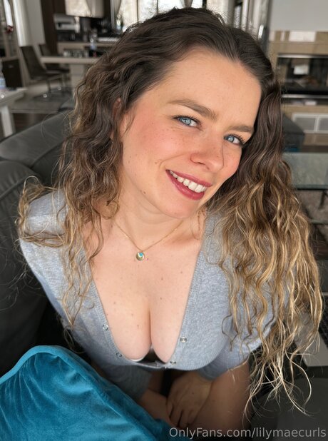 Lilymaecurls exclusive star img