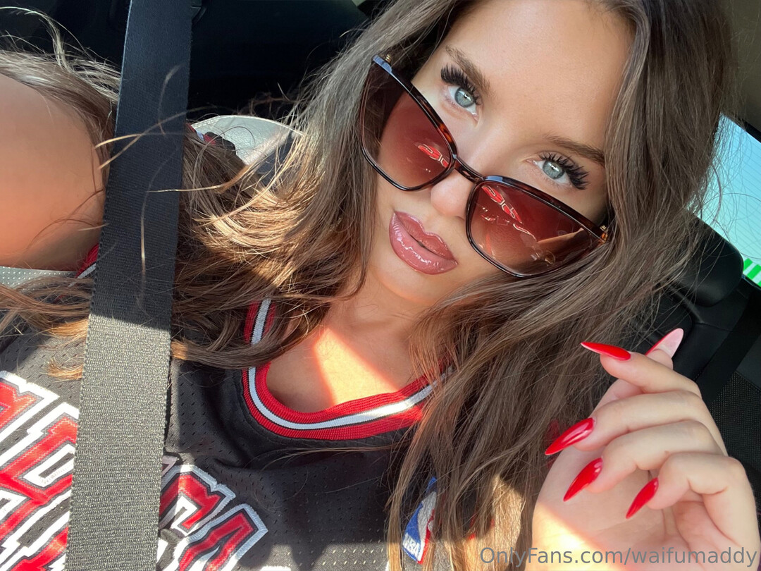Waifumaddy hot pornstar photos