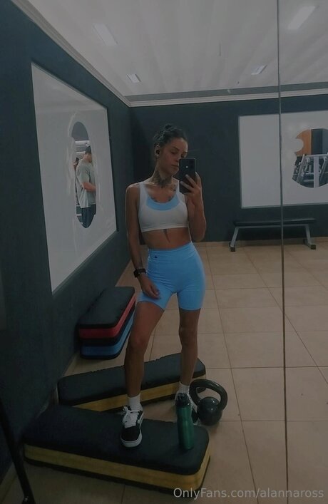 Alannaross nude actress image