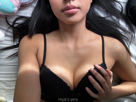 Myaarawrr sex pornstar photo