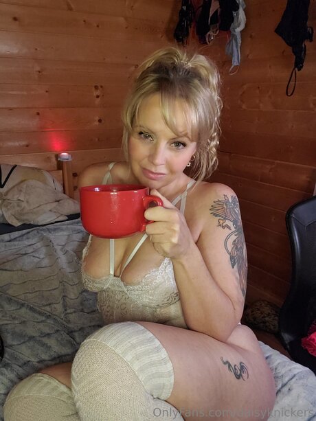 Daisyknickers erotic model archive