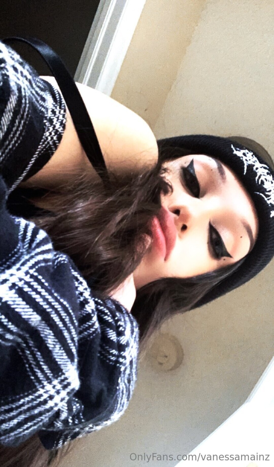 Vanessamainz nude star galleries