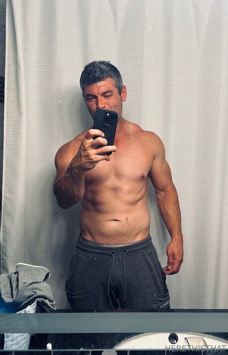 Herethisthat erotic model image