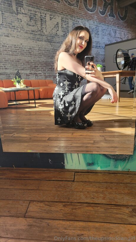 Theupsidedowngirl star hot image