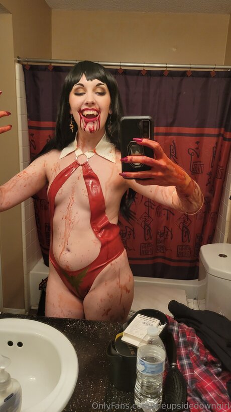 Theupsidedowngirl beautiful model img