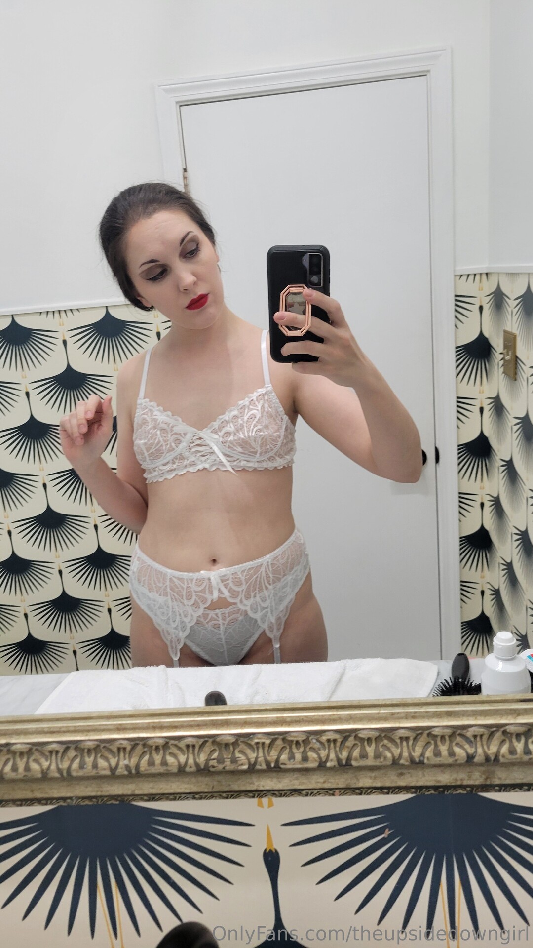Theupsidedowngirl erotic pornstar image