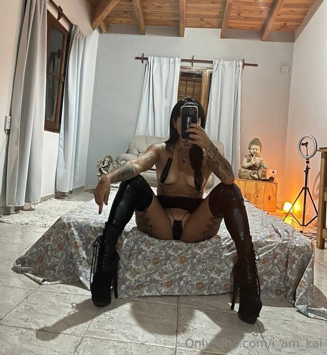 I Am Kai nude model gallery