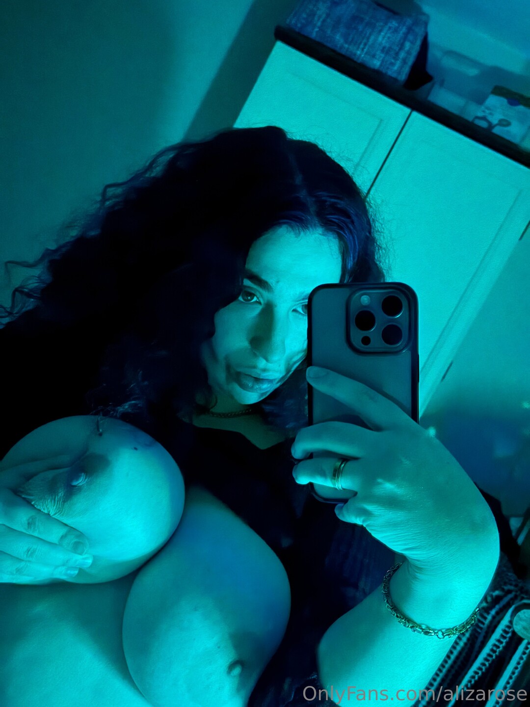 Alizarose model adult pictures