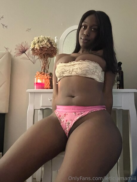 Leticiamamiii model sexy picture