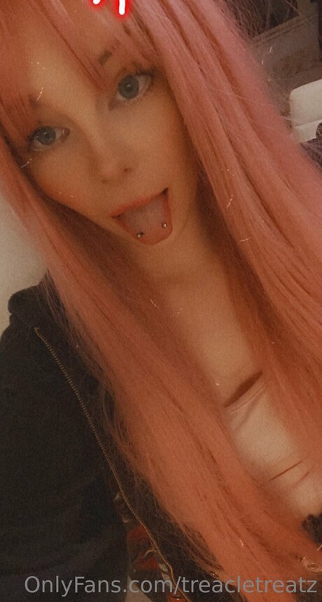 Treacletreatz porn star pic