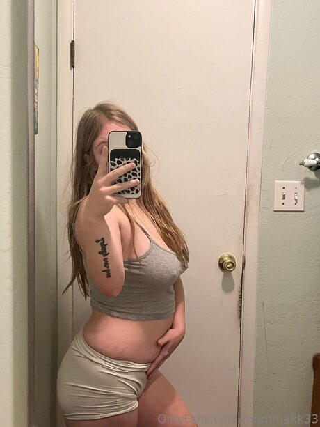 Mommakk33 naked model photos