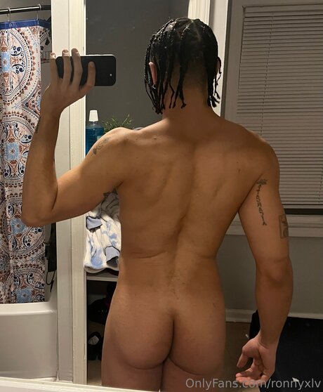 Ronnyxlv model nude pics